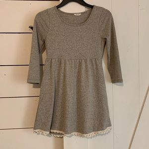 cream/tan girl’s tunic